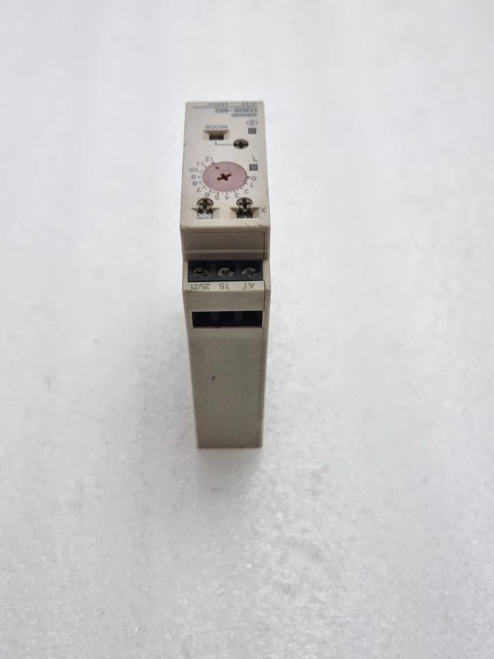 Omron H3DE-M2 Timer 24-230Vac/Dc 0.1s-120h (Used)